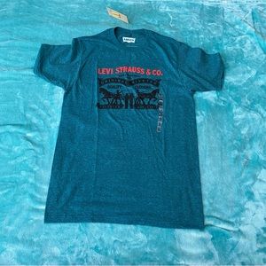 Levi’s Men’s 2 Horse Graphic Regular Fit Crewneck Grey T-shirt